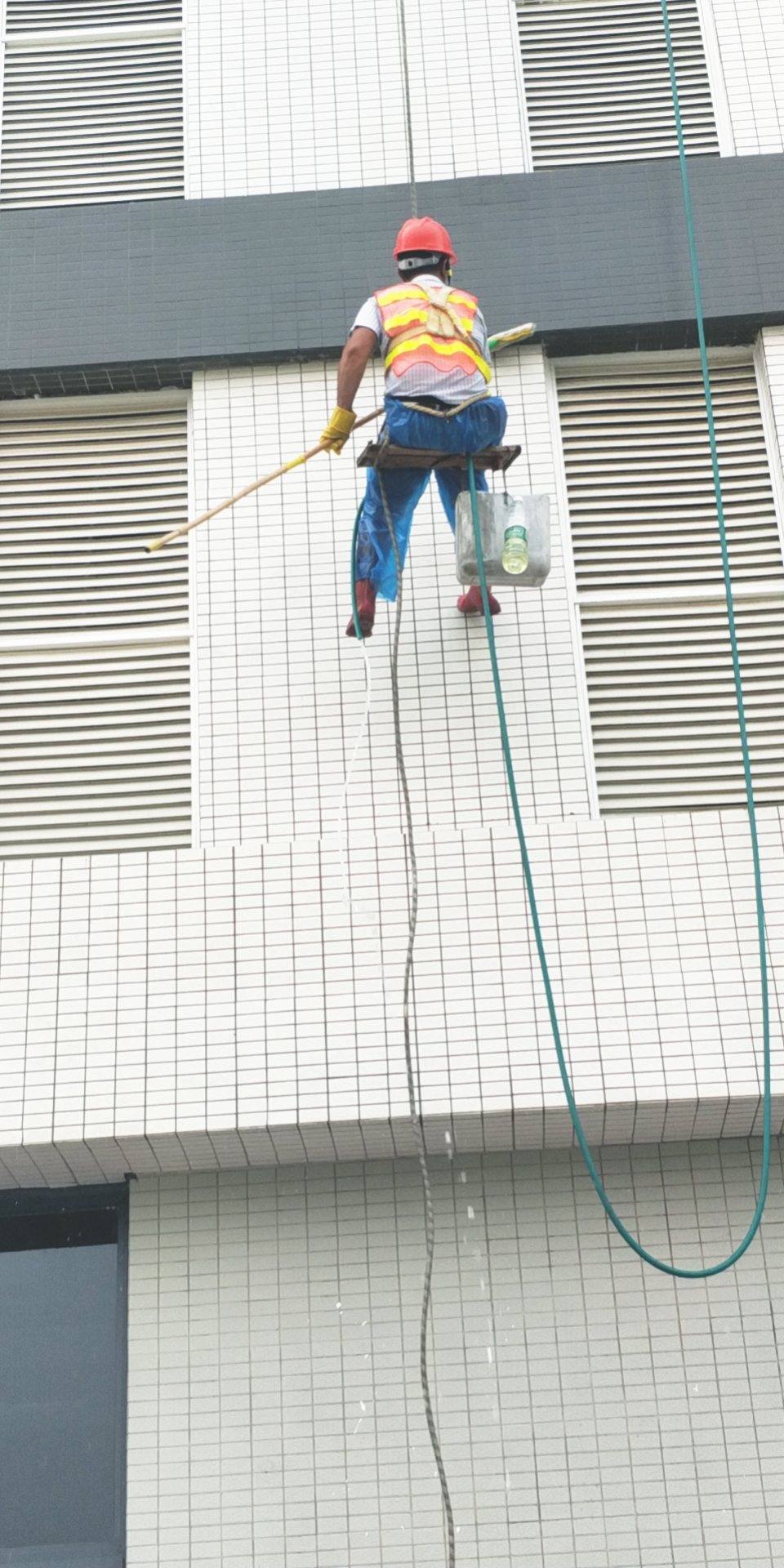巴中外墙清洗教你外墙清洗污垢的分类